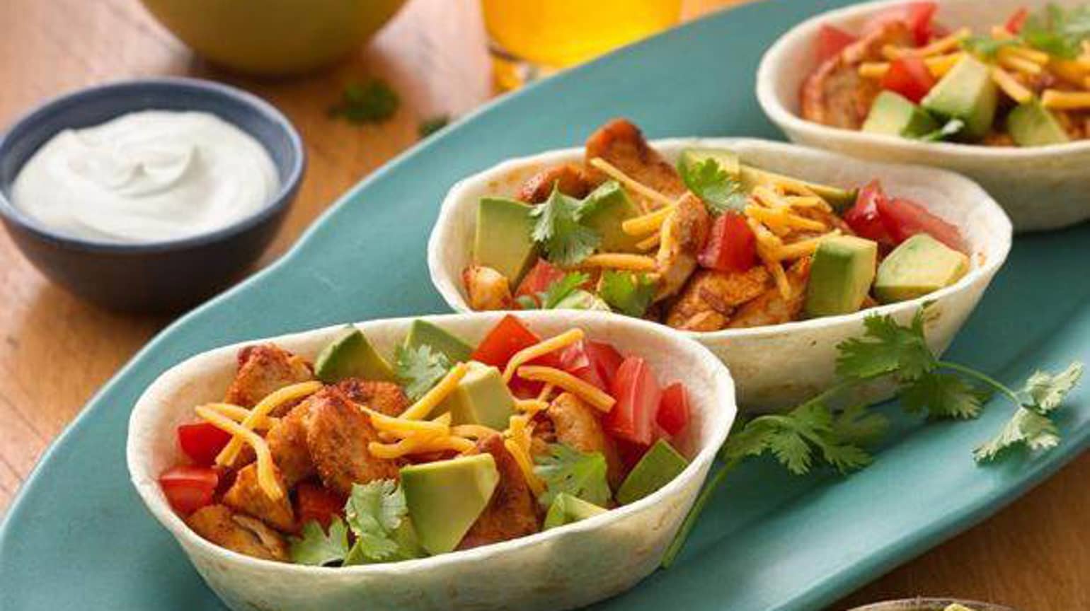 saftige-soft-tacos-mit-poulet-avocado-fullung